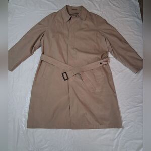 Roundtree & Yorke Tan Trench Coat with Belt Size 40 Reg